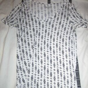 mudd white & black patterned top